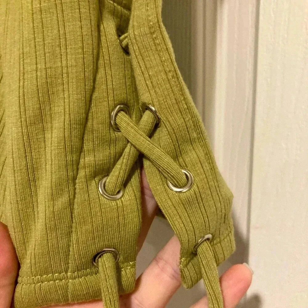 New Forever 21 Women’s Green Crop Top Sleeveless Sz. Small NWT - Picture 3 of 6